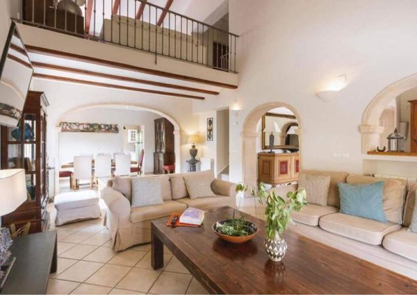 WINTER RENTAL. Spacious renovated villa with pool and 5 bedrooms for rent in Javea