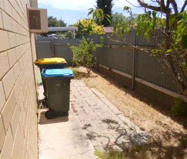 Two bedroom unit in quiet location - Photo 2