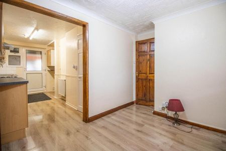 3 bedroom terraced house to rent - Photo 4