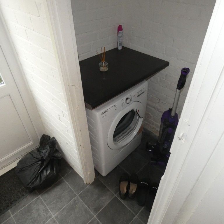 3 bed House - To Let - Photo 1