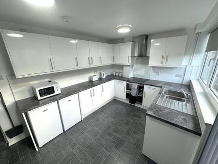 1 bedroom in a house share to rent - Photo 4