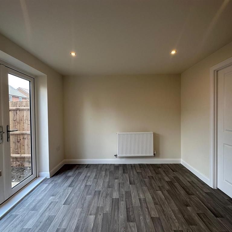 3 bedroom semi-detached house to rent - Photo 1