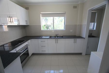TWO BEDROOM UNIT IN CONVENIENT LOCATION - Photo 3