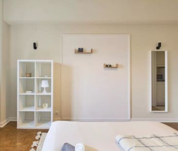 Room in a shared 7-bedroom apartment for rent in Lisbon, perfect for professionals or students - Foto 4