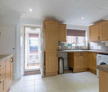 3 bedroom terraced house to rent - Photo 6