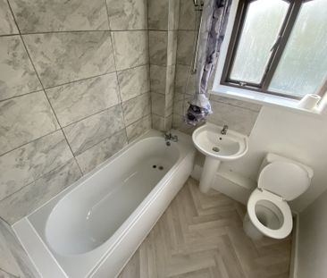 Firglades Court, Hull - Photo 4