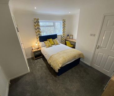 1 bedroom in a house share to rent - Photo 2