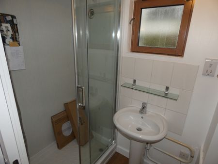 1 bed Apartment - To Let - Photo 5