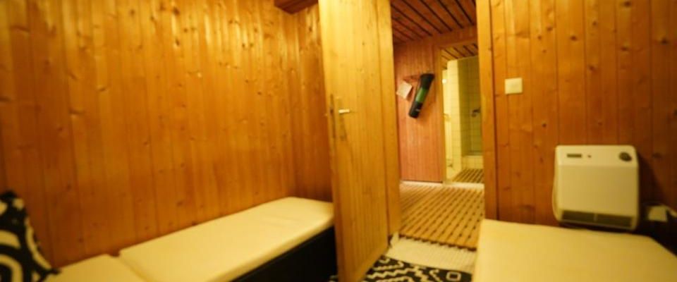 Für Genießer und Schwimmbad-Liebhaber: Großzügige 4 1/2 Zimmer mit Pool, Sauna und XL-Terrasse - Photo 1
