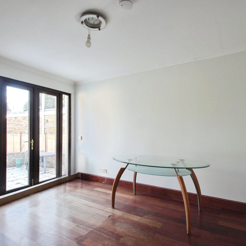 4 bed detached house to rent in Ferrers Avenue, West Drayton, UB7 - Photo 1