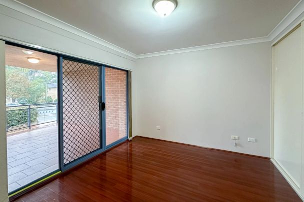 Oversized Two Bedroom Unit in Highly Convenient Locale - Photo 1