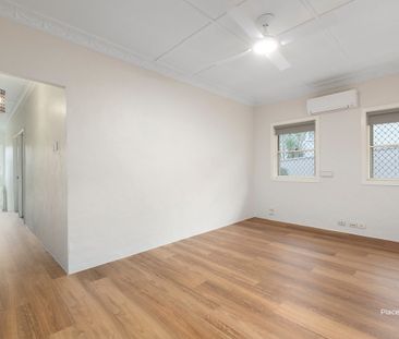 Large Court Yard, Spacious and Private. - Photo 2