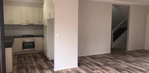 MODERN TRI-LEVEL TOWNHOUSE - Photo 2