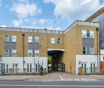 Flat to rent - Dairy Farm Place, London, SE15 - Photo 3