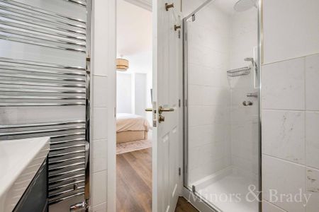 4 bedroom detached house to rent - Photo 2