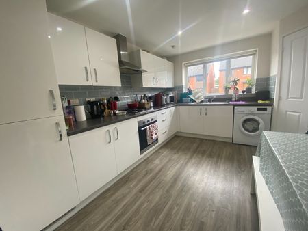 2 Bed End Terrace, Elm Tree Road, M6 - Photo 4