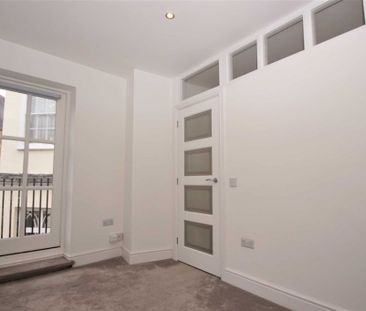 1 bed First Floor Flat for rent - Photo 2