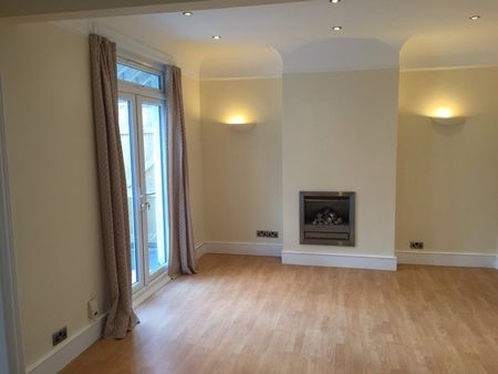 3 Bed Flat, Top Beatrice Avenue, SW16 - Photo 2