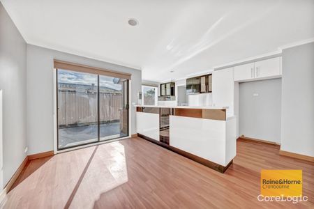 8 Lansell Drive, Cranbourne North, VIC 3977 - Photo 4