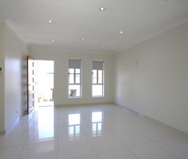 MODERN SPACIOUS CONVENIENT LOCATION - Photo 2