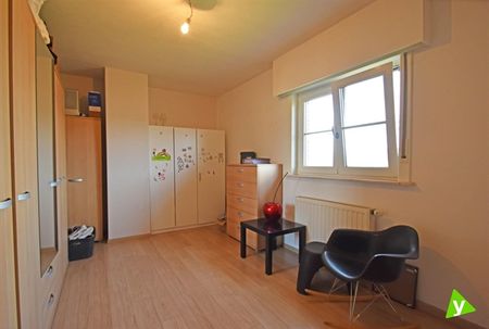 Ruime gezinswoning gelegen met tuin net buiten het centrum van Eeklo! - Photo 5