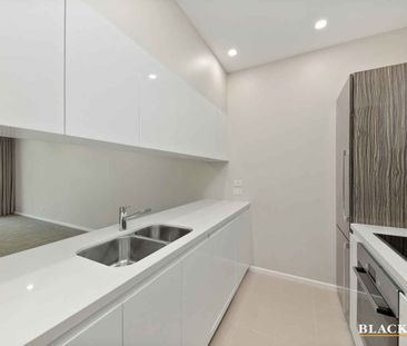 Extra large one bedroom - Photo 5