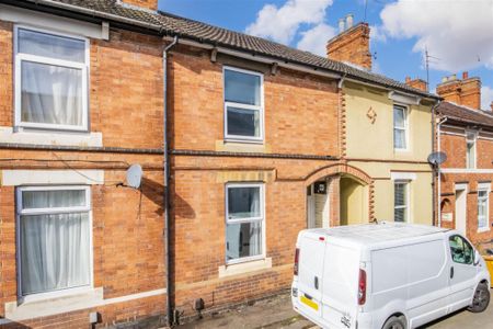 2 bed House - Mid Terrace To Let - Photo 3