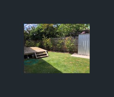 SUPER LARGE MODERN TWO STOREY 4 BEDROOM! - Photo 6