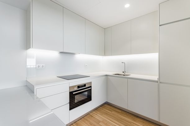 Apartamento T0 sem móveis para arrendamento com garagem e arrecadação na Graça, Lisboa - Photo 1