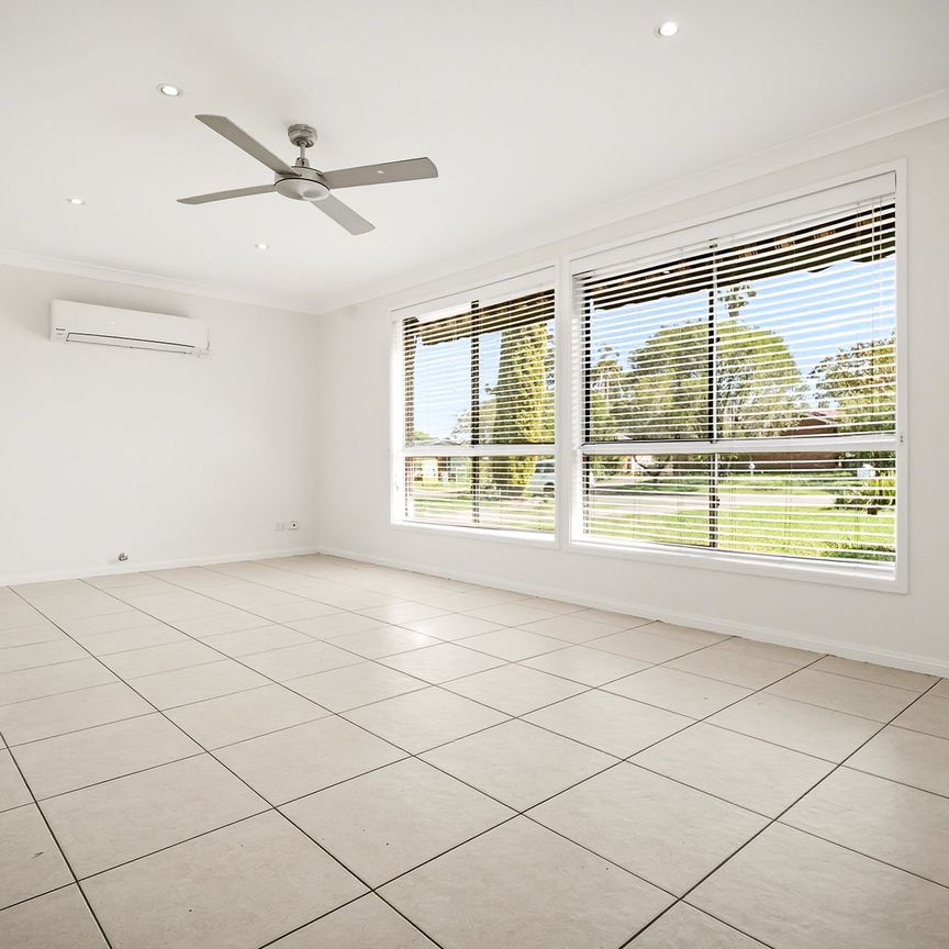 Beautifully Presented Home on Thomas Street! - Photo 1