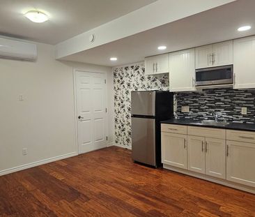 Walkout 1bed BSMNT Suite – Available October 15th - Photo 1