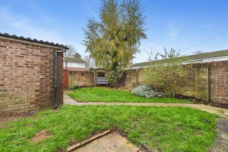 3 bedroom semi-detached house to rent - Photo 5