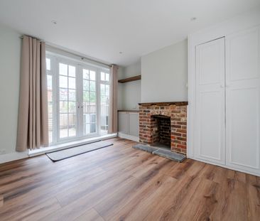 Guildford, Surrey, GU1 - Photo 3