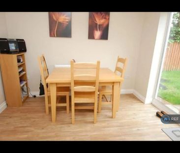 3 bedroom end of terrace house to rent - Photo 2