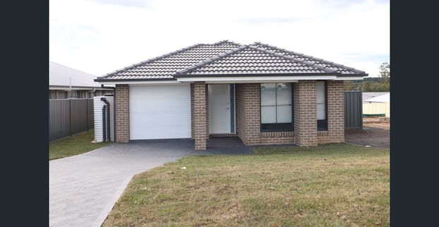 MODERN 3 BEDROOM HOME - Photo 1