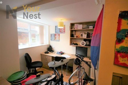 4 bedroom ground floor flat to rent - Photo 3