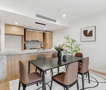 Architect-inspired townhouse living with private courtyard - Photo 3