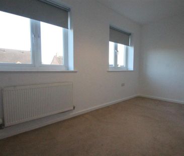 2 bedroom end of terrace house to rent - Photo 2