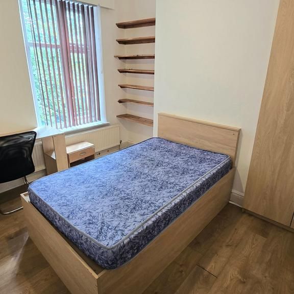 9 bedroom semi-detached house to rent - Photo 1