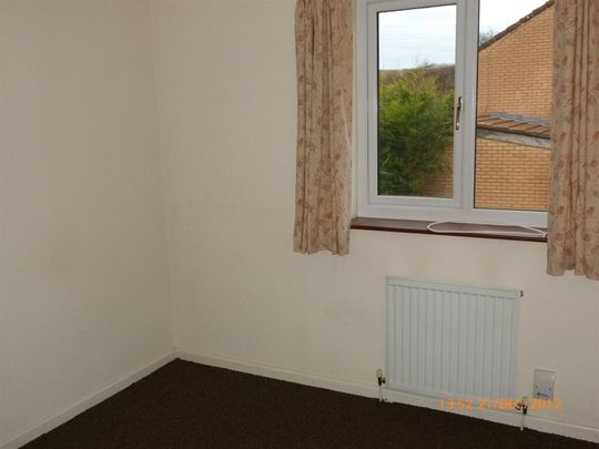 3 Bedroom Semi-Detached to Rent in Ashton - Photo 1