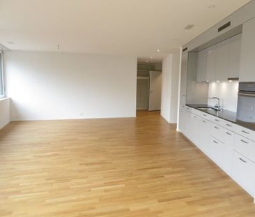 Modern living with loggia - Photo 3