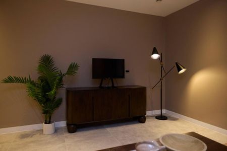 5 bedroom semi-detached house to rent - Photo 2