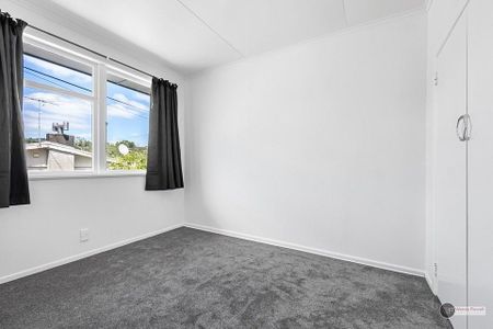 Charming 2BR Unit in Upper Hutt! - Photo 2