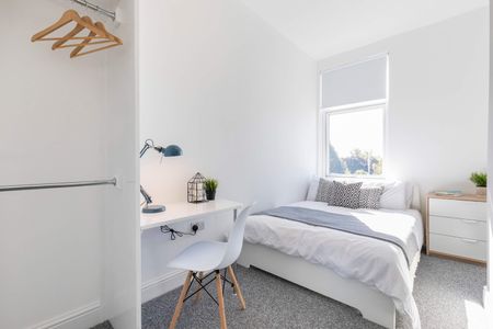 Room in a Shared House, Burley Road, LS4 - Photo 4