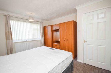 2 bedroom semi-detached bungalow to rent - Photo 5