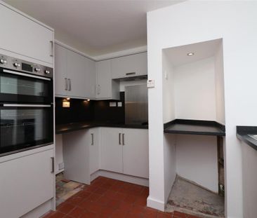 2 bedroom end of terrace house to rent - Photo 6