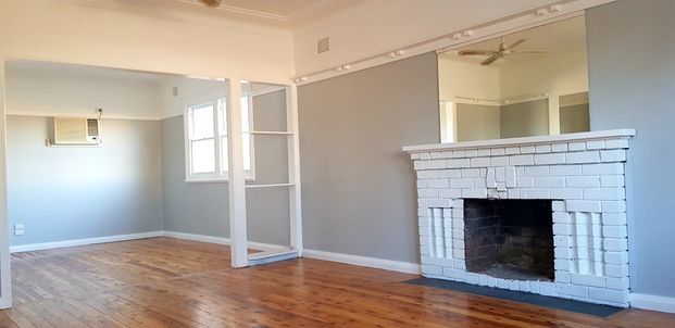 WEST TAMWORTH - Lovely Renovated Three Bedroom Home - Photo 1