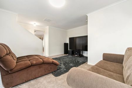 4-Bedroom Home Close to Shops, Schools & Parks - Photo 2