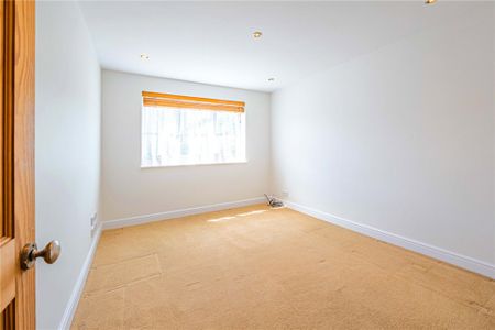 2 bed Maisonette for rent - Photo 4