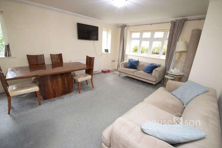 Queens Park Avenue, BH8 - Photo 2